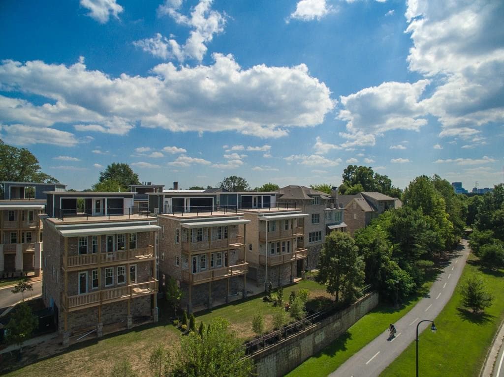 4 bedroom, 3,400 sq ft townhouse sold at 545 Bishop Way, Atlanta, GA 30307