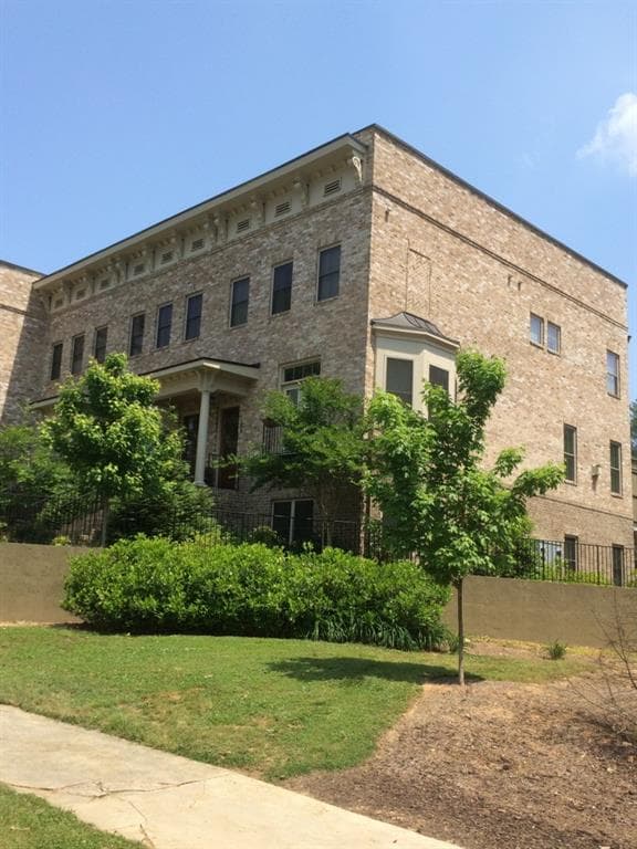 590 Ansley Circle 206, Atlanta, GA 30324 — most recent listing photo