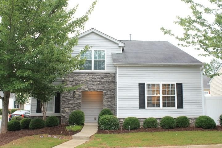 2 bedroom, 1,117 sq ft single family residence sold at 676 W OAKS Drive, Woodstock, GA 30189