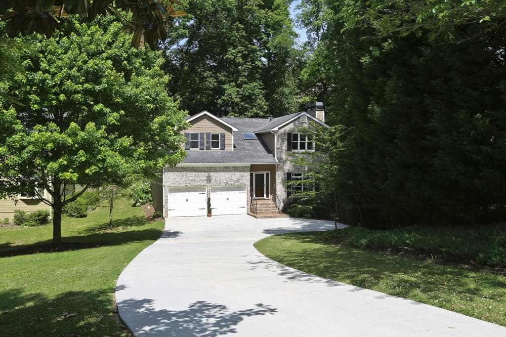 3 bedroom, 1,909 sq ft single family residence sold at 1222 Club Walk Drive, Atlanta, GA 30319