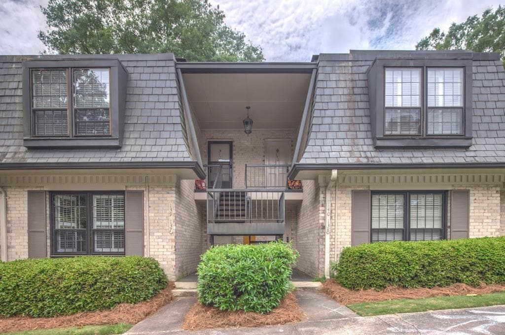 2 bedroom, 1,200 sq ft condominium sold at 140 Woodmere Square 140, Atlanta, GA 30327