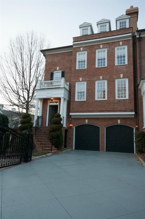 3 bedroom, 3,600 sq ft townhouse sold at 3533 Roxboro Road 1, Atlanta, GA 30326