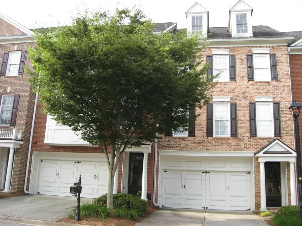 4 bedroom, 2,256 sq ft townhouse sold at 4305 Village Green Drive, Roswell, GA 30075