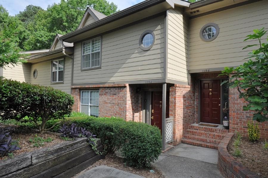 3 bedroom, 2,370 sq ft townhouse sold at 1196 Weatherstone Drive, Atlanta, GA 30324