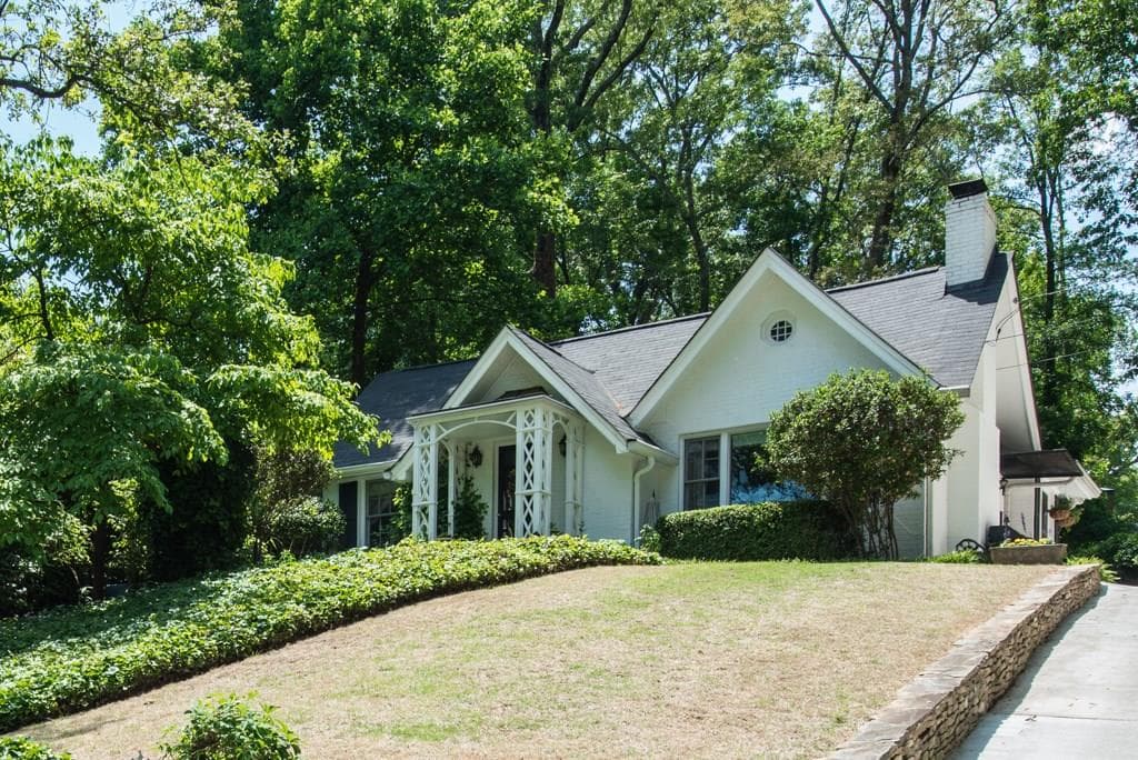 3 bedroom, 1,894 sq ft single family residence sold at 2044 Cottage Lane, Atlanta, GA 30318