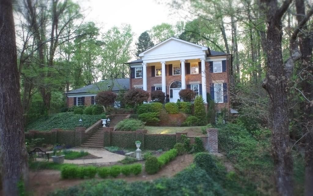 6 bedroom, 4,618 sq ft single family residence sold at 3630 Cloudland Drive, Atlanta, GA 30327