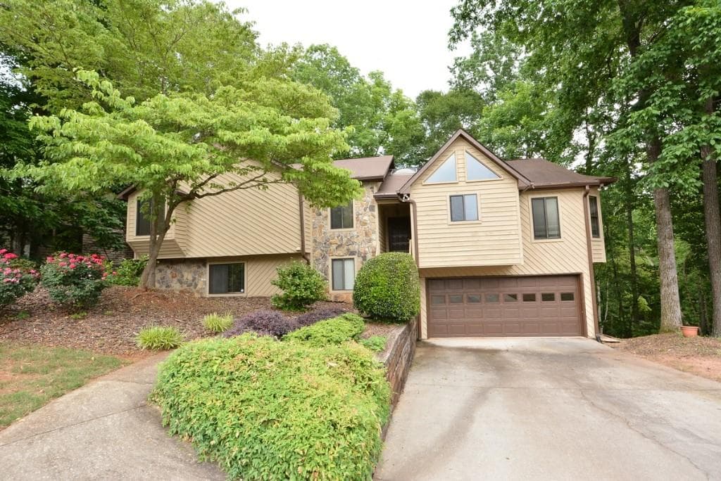 4 bedroom, 3,210 sq ft single family residence sold at 340 Hunt River Way, Suwanee, GA 30024