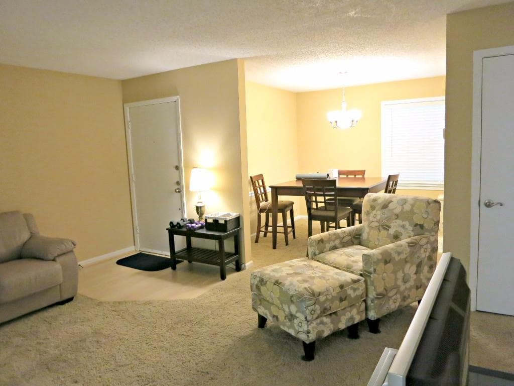 1 bedroom, 812 sq ft condominium sold at 102 De Arc Place 102, Atlanta, GA 30327