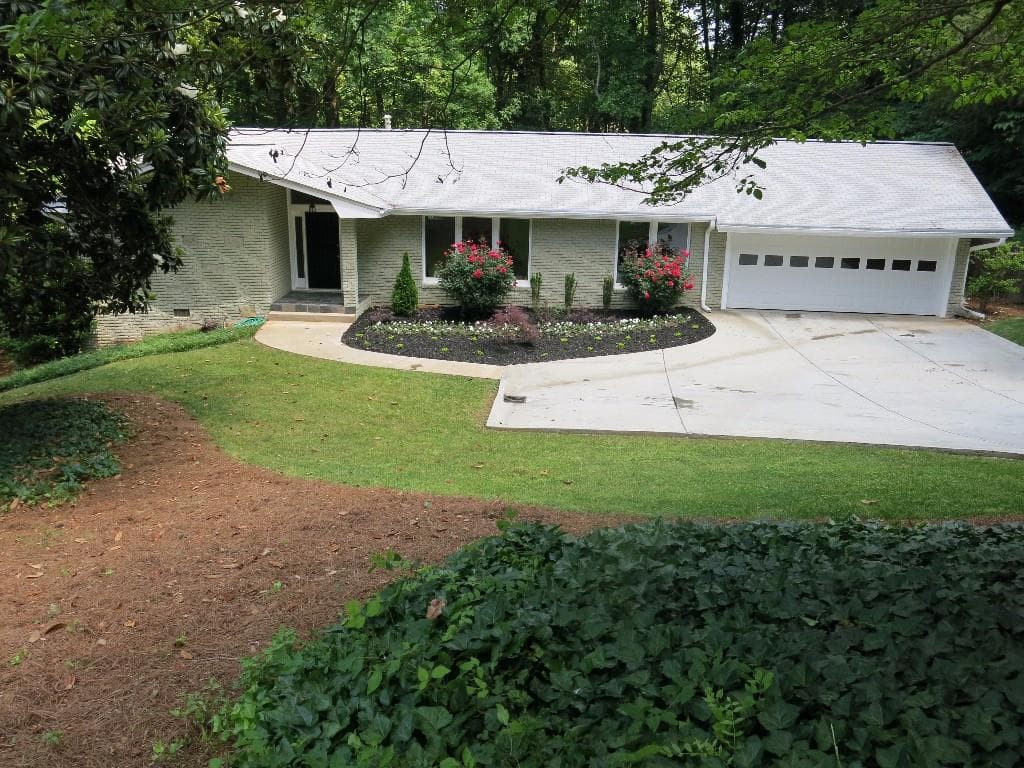 3 bedroom, 2,068 sq ft single family residence sold at 2978 Greenoaks Circle, Atlanta, GA 30345