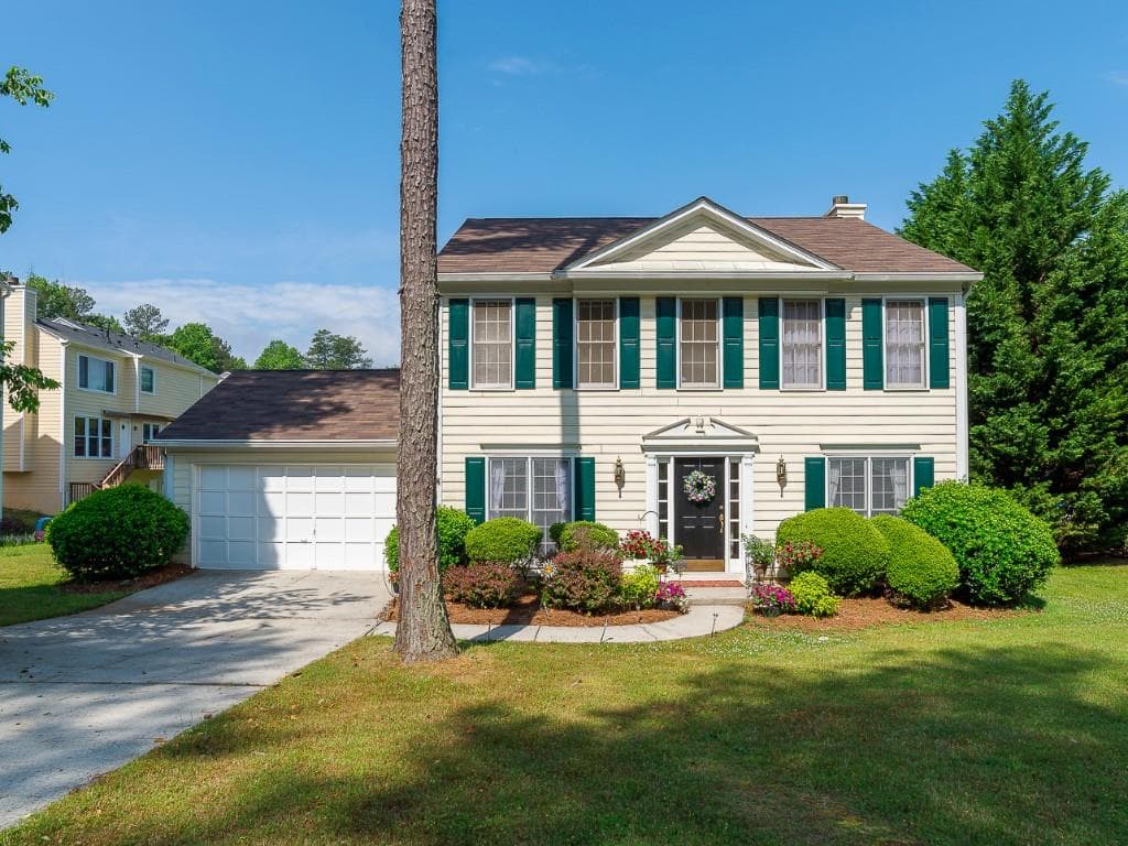 3 bedroom, 1,880 sq ft single family residence sold at 838 Eagle Creek Court, Lawrenceville, GA 30044