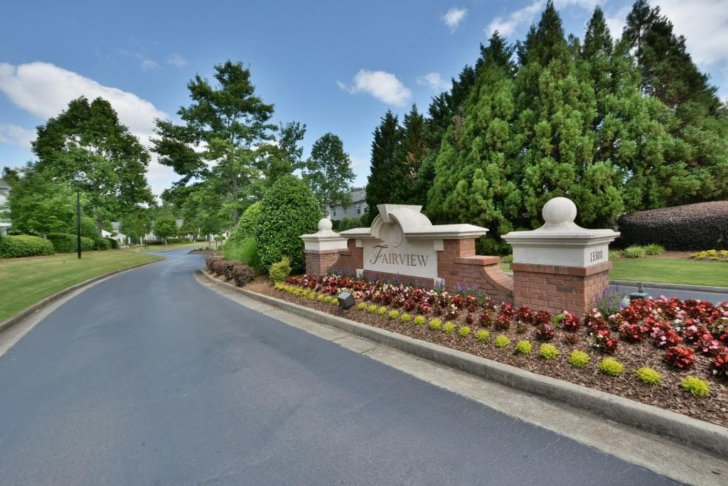 3 bedroom townhouse sold at 13300 Morris Road 85, Alpharetta, GA 30004