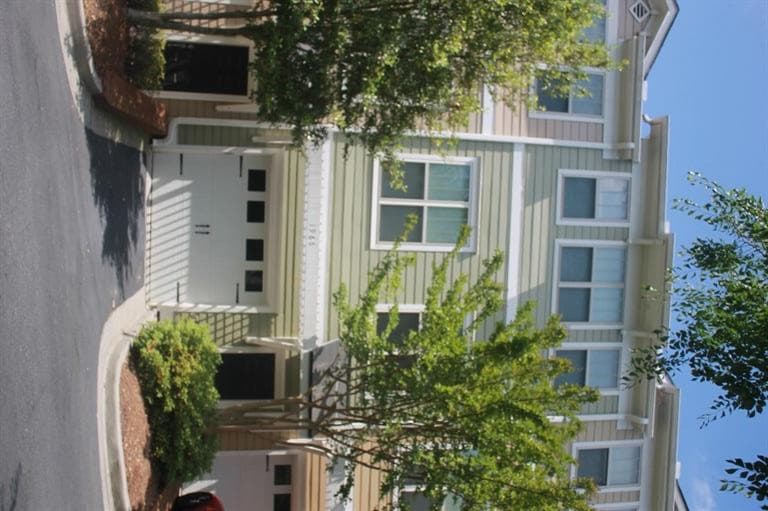 3 bedroom, 1,822 sq ft condominium sold at 1960 Sterling Oaks Circle, Atlanta, GA 30319
