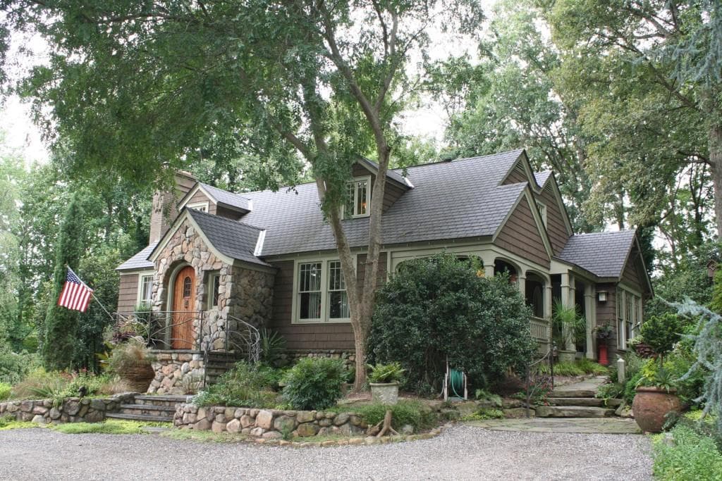 5 bedroom, 4,071 sq ft single family residence sold at 5045 Powers Ferry Road, Atlanta, GA 30327