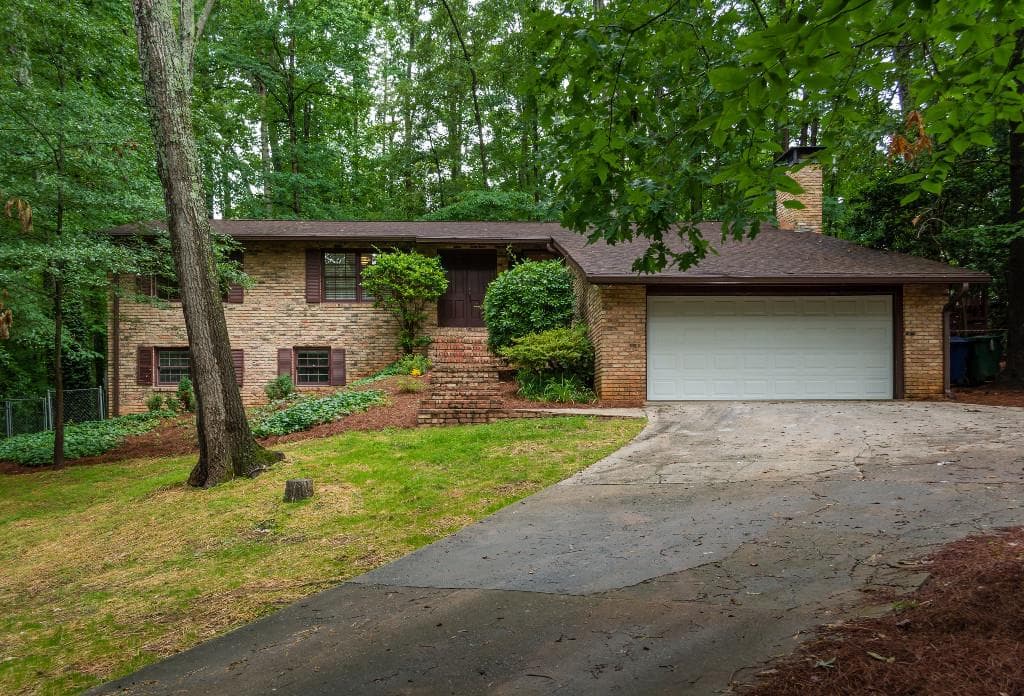 4 bedroom single family residence sold at 1724 Beverly Woods Court, Chamblee, GA 30341