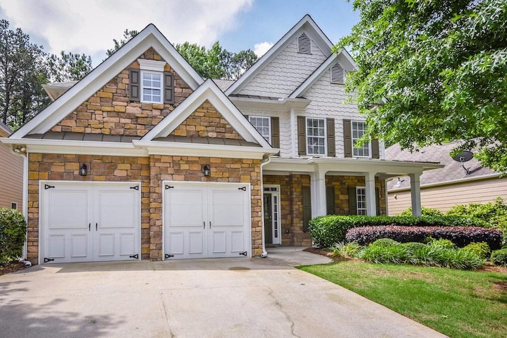 4 bedroom, 3,166 sq ft single family residence sold at 3335 The Commons Drive, Cumming, GA 30041