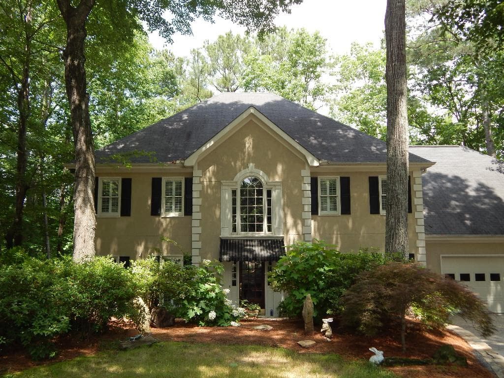 5 bedroom, 5,507 sq ft single family residence sold at 3373 Lake Crest Lane, Roswell, GA 30075