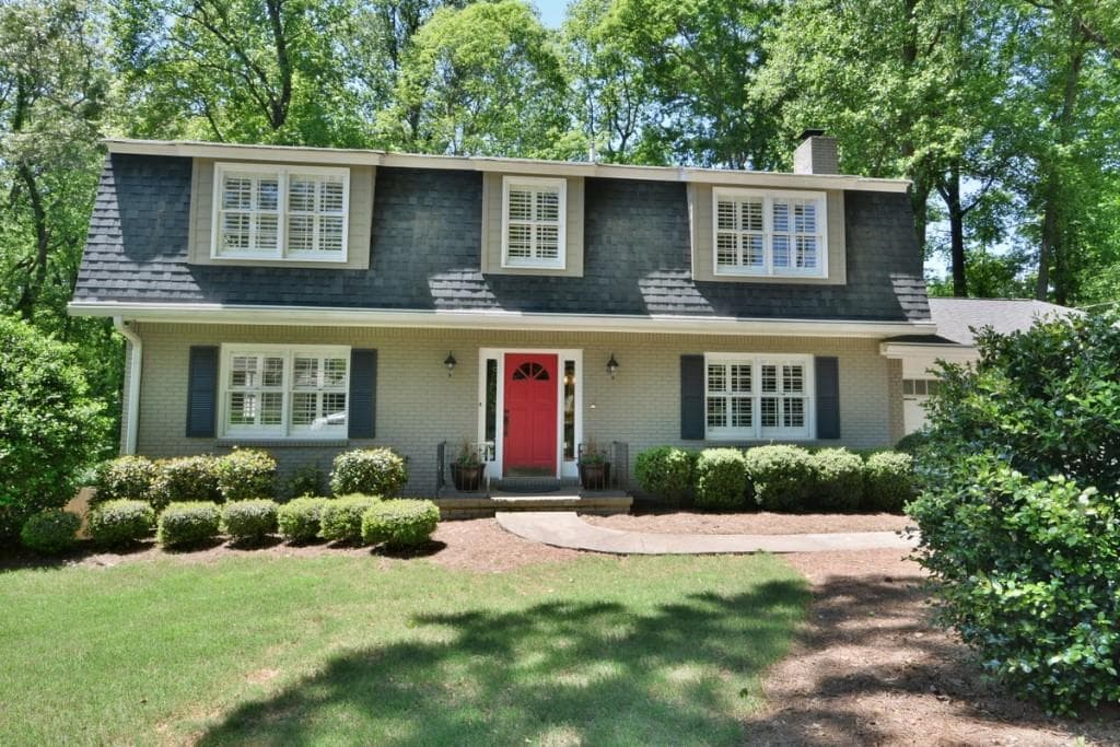 4 bedroom, 2,750 sq ft single family residence sold at 4910 Summerford Drive, Dunwoody, GA 30338
