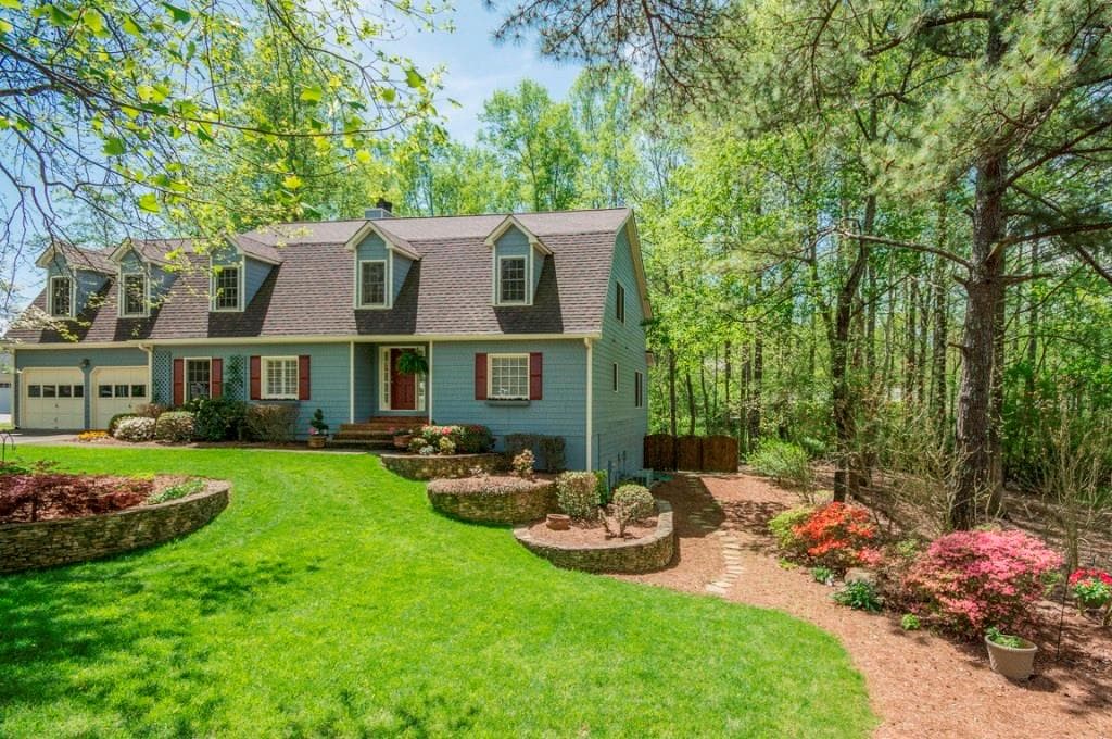 5 bedroom, 3,991 sq ft single family residence sold at 990 Lake Charles Drive, Roswell, GA 30075