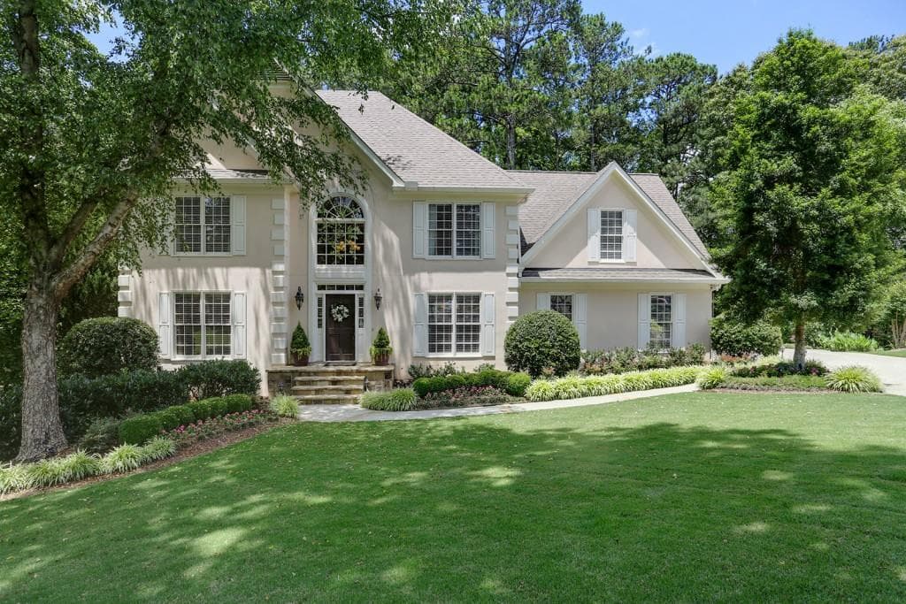 5 bedroom, 3,943 sq ft single family residence sold at 2035 Huntwick Lane, Roswell, GA 30075