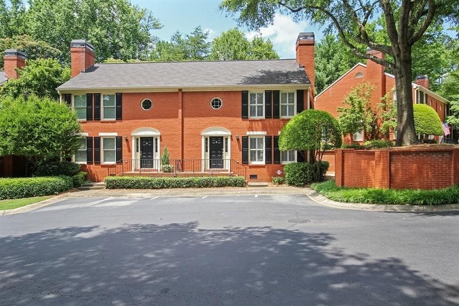 2 bedroom, 1,784 sq ft townhouse sold at 302 Defoors Mill Drive 302, Atlanta, GA 30318