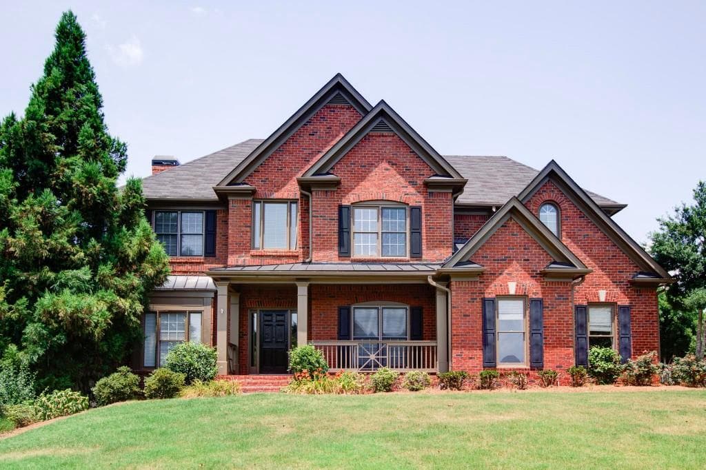 5 bedroom, 4,815 sq ft single family residence sold at 6830 Buckingham Circle, Cumming, GA 30040