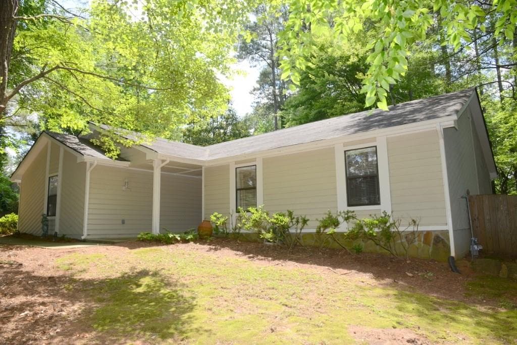 3 bedroom single family residence sold at 390 FARM Path, Roswell, GA 30075