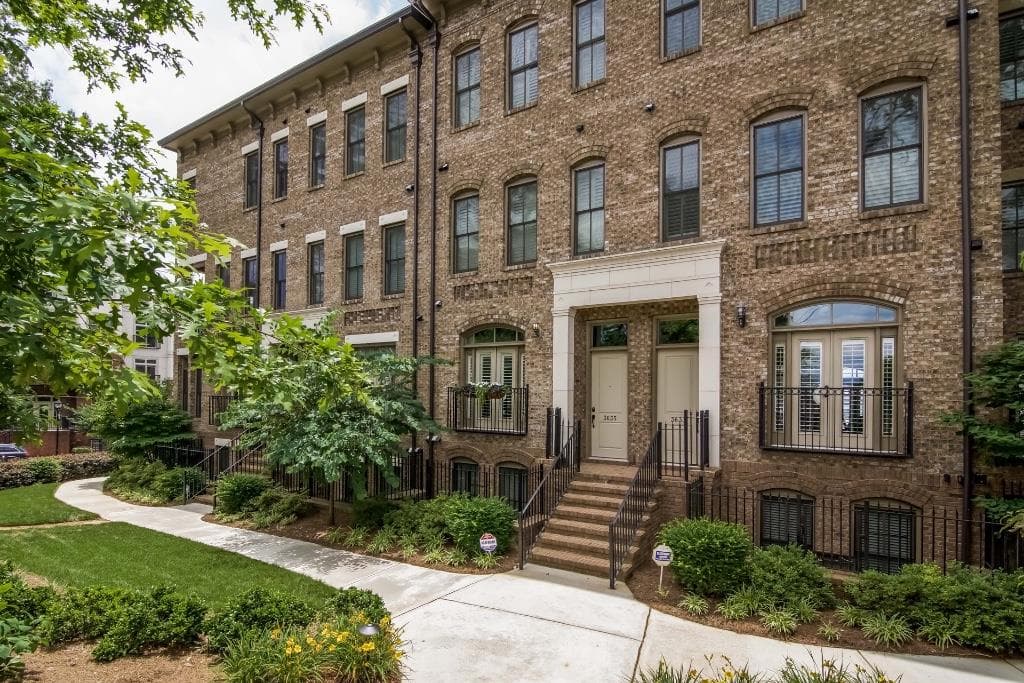 3 bedroom, 2,900 sq ft townhouse sold at 3633 Habersham Road, Atlanta, GA 30305