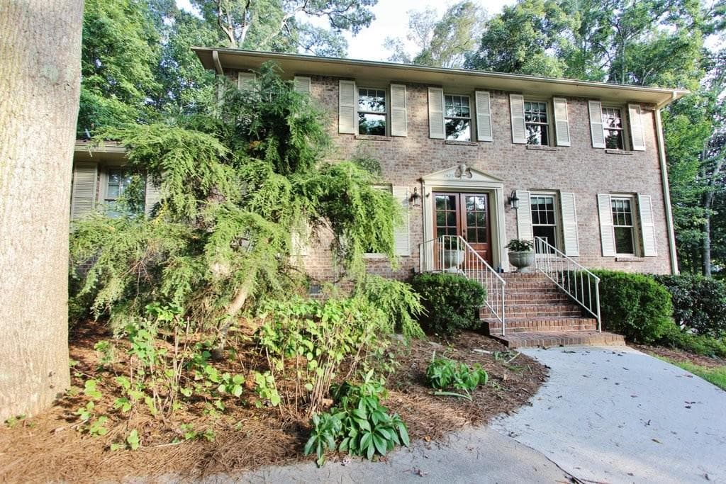 4 bedroom, 3,528 sq ft single family residence sold at 1425 Withmere Lane, Dunwoody, GA 30338
