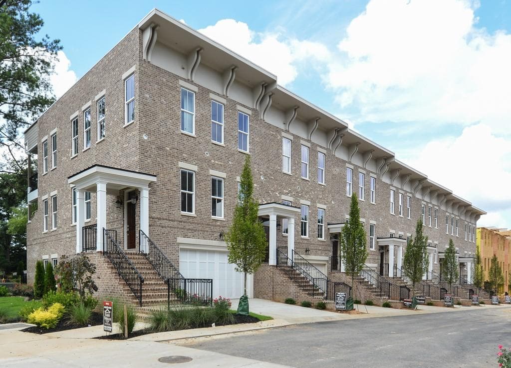 3 bedroom, 2,530 sq ft townhouse sold at 2108 Defoors Ferry Road 102, Atlanta, GA 30318