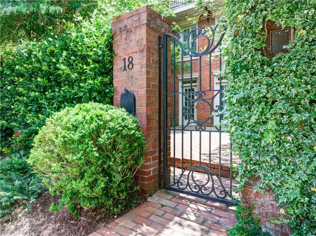 2 bedroom, 1,776 sq ft townhouse sold at 18 Muscogee Avenue, Atlanta, GA 30305