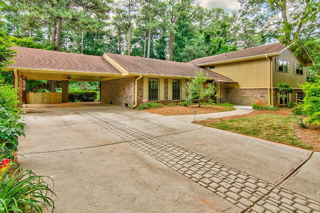 4 bedroom, 3,093 sq ft single family residence sold at 3929 Menlo Drive, Atlanta, GA 30340