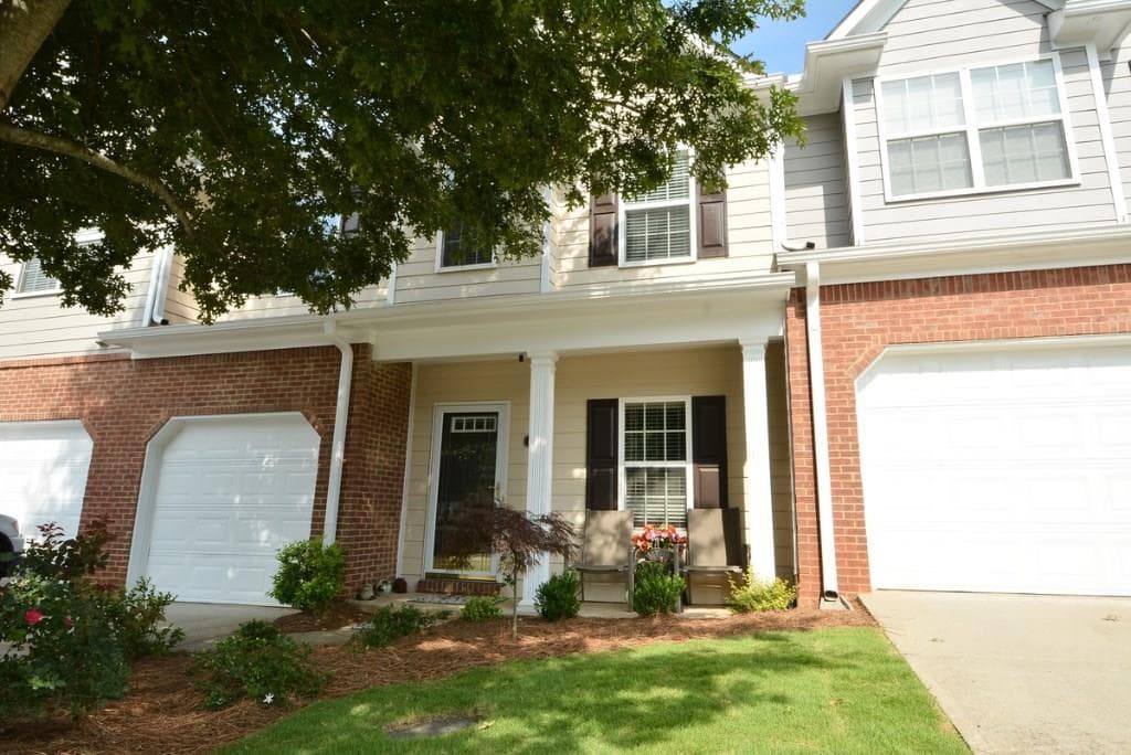 4 bedroom, 2,526 sq ft condominium sold at 2414 Suwanee Pointe Drive, Lawrenceville, GA 30043