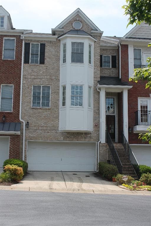 3 bedroom, 2,796 sq ft townhouse sold at 103 Creekstone Lane, Smyrna, GA 30082