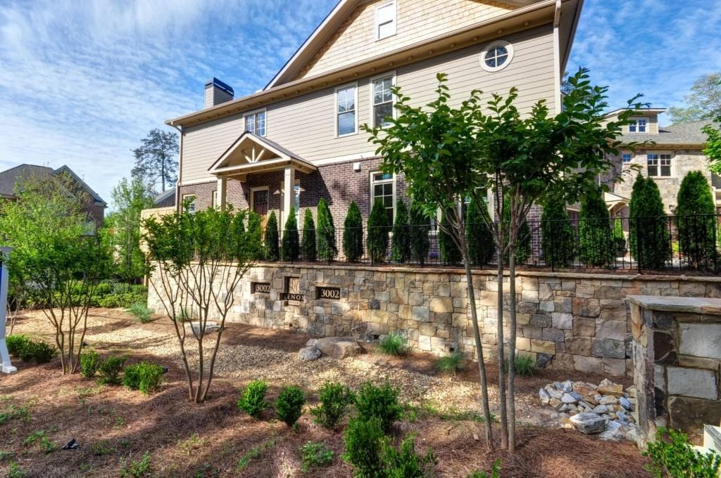 4 bedroom, 2,381 sq ft townhouse sold at 3002 Lenox Road 100, Atlanta, GA 30326