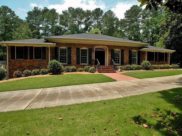 4 bedroom, 2,676 sq ft single family residence sold at 5660 Lake Forrest Drive, Sandy Springs, GA 30342