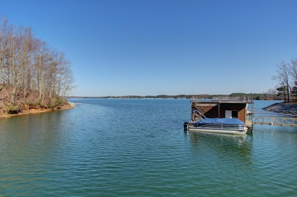 3 bedroom, 2,813 sq ft single family residence sold at 6528 Bluewaters Drive, Flowery Branch, GA 30542