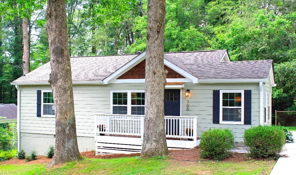 3 bedroom single family residence sold at 700 Wendan Drive, Decatur, GA 30033