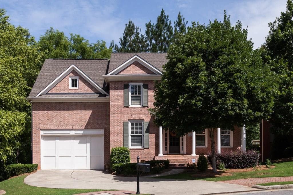 4 bedroom, 3,280 sq ft single family residence sold at 1610 Heritage Trail, Roswell, GA 30075