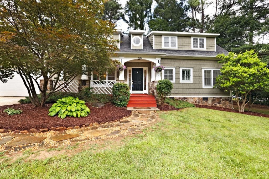 4 bedroom, 3,169 sq ft single family residence sold at 1293 Hayes Drive, Smyrna, GA 30080