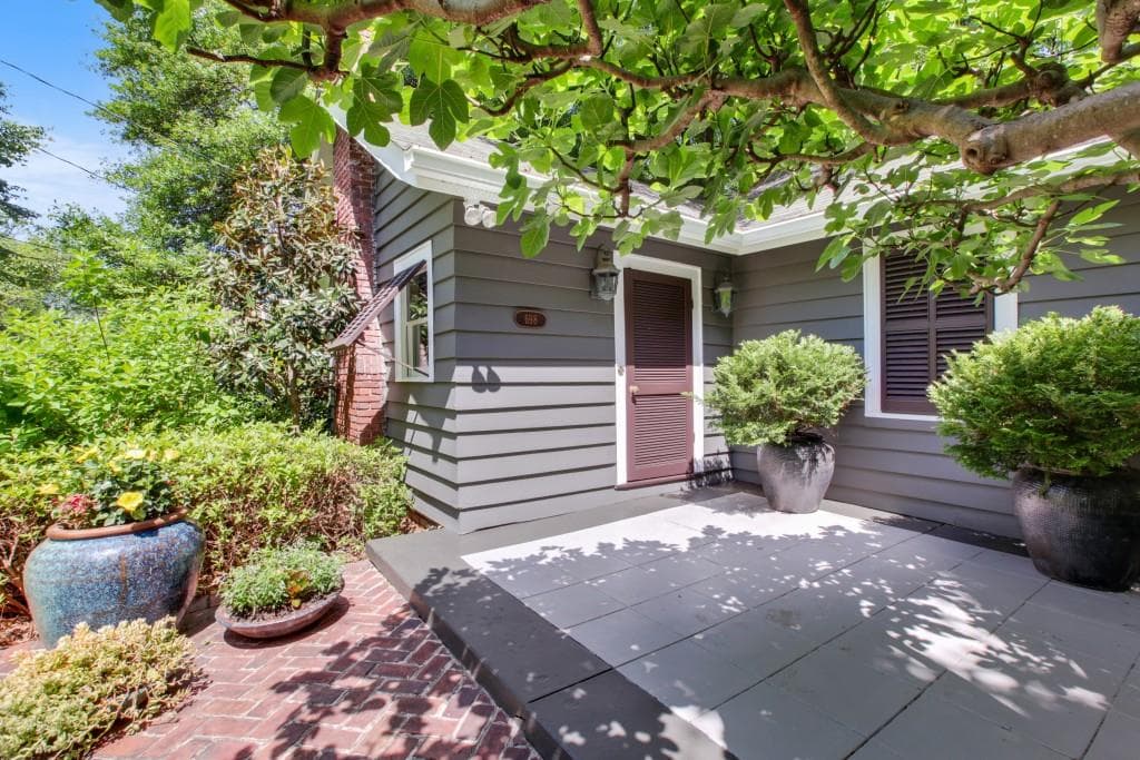 2 bedroom, 1,720 sq ft single family residence sold at 698 Cooledge Avenue, Atlanta, GA 30306