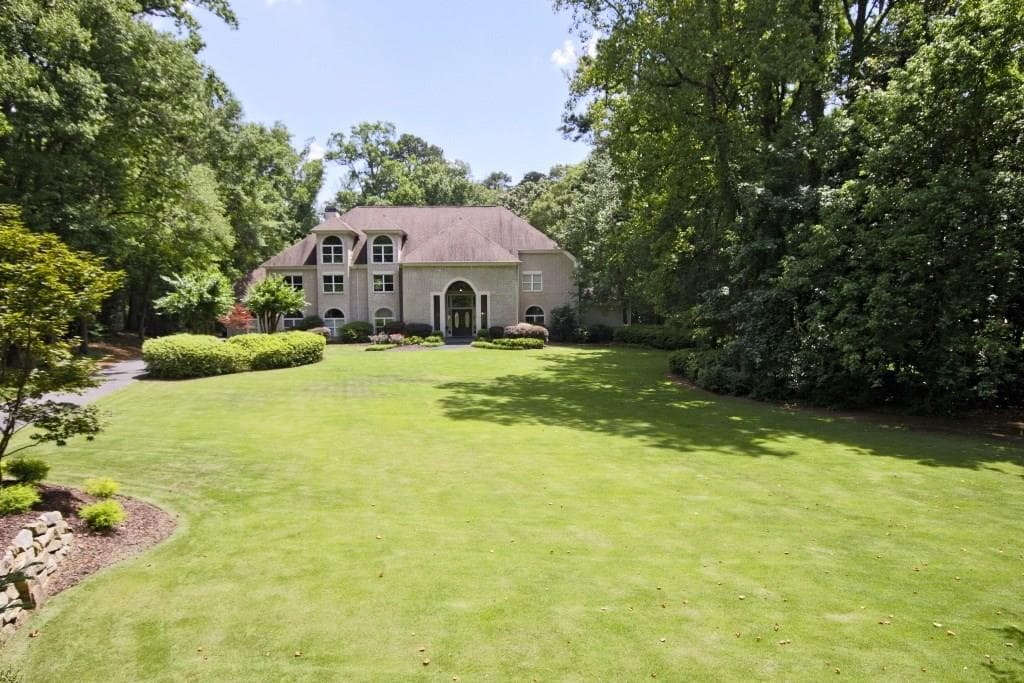 4 bedroom, 6,993 sq ft single family residence sold at 700 W Paces Ferry Road, Atlanta, GA 30327