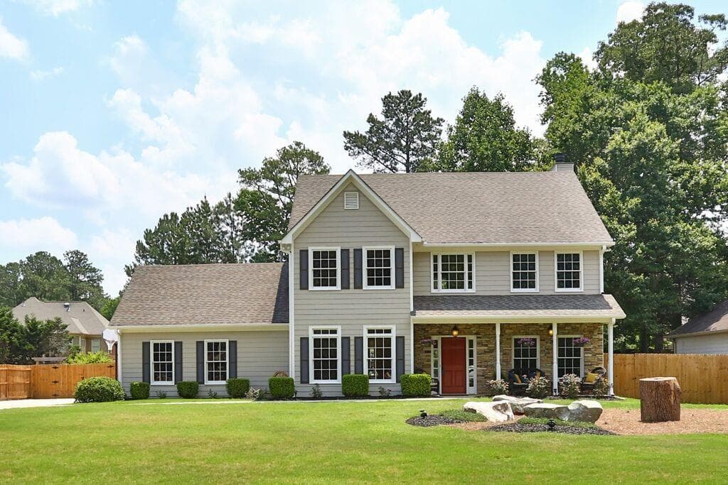 4 bedroom single family residence sold at 11880 N Hickory Trace, Alpharetta, GA 30004