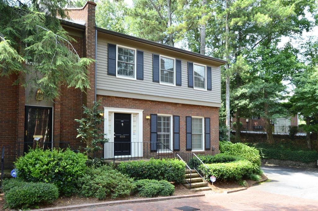 3 bedroom, 2,412 sq ft townhouse sold at 5231 NE Glenridge Drive, Atlanta, GA 30342