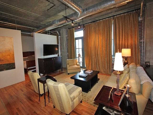 2 bedroom, 1,585 sq ft condominium sold at 3235 Roswell Road 602, Atlanta, GA 30305