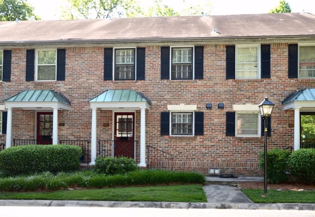 2 bedroom, 1,088 sq ft condominium sold at 6700 Roswell Road 17G, Atlanta, GA 30328