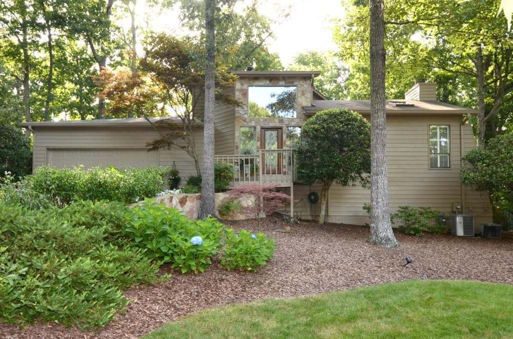 4 bedroom, 4,022 sq ft single family residence sold at 4240 Loch Highland Parkway, Roswell, GA 30075