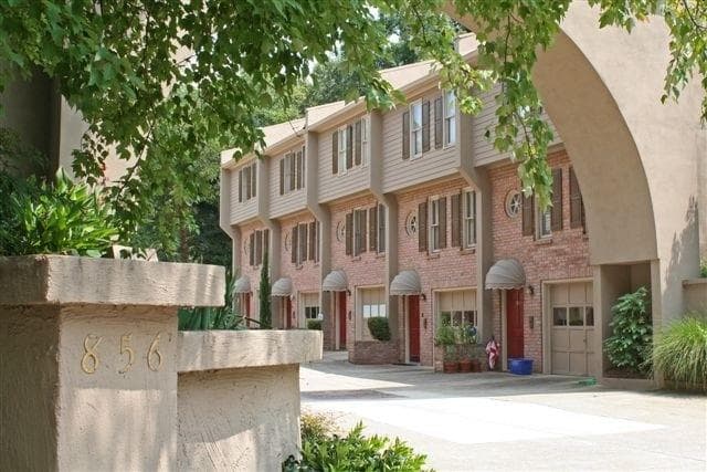 2 bedroom, 1,184 sq ft townhouse sold at 856 Saint Charles Avenue 6, Atlanta, GA 30306