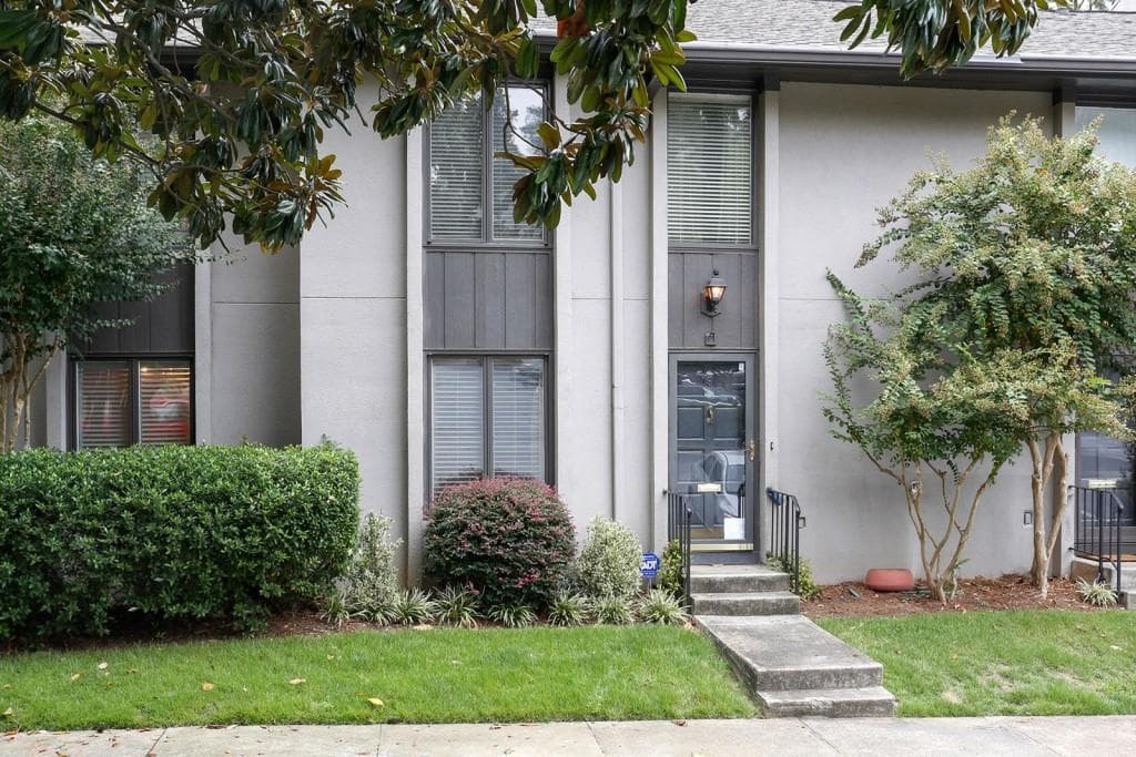3 bedroom, 1,799 sq ft townhouse sold at 73 Ivy Trail, Atlanta, GA 30342