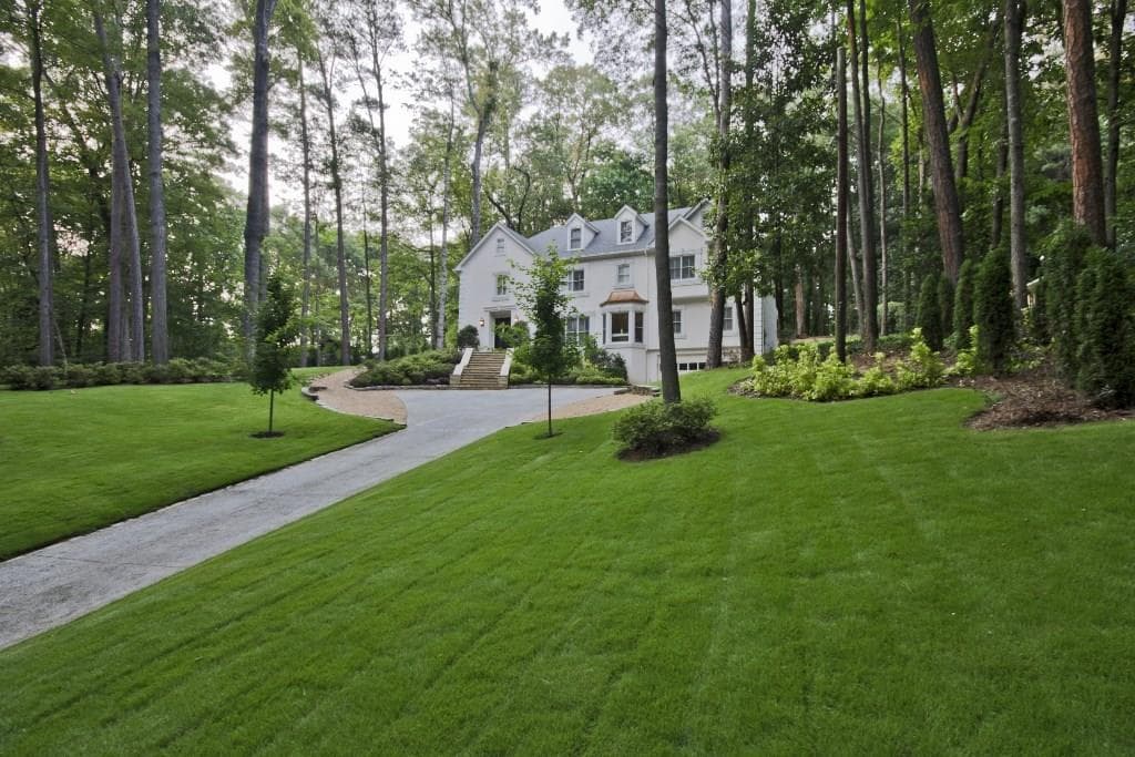 5 bedroom, 4,739 sq ft single family residence sold at 1165 E Beechwood Drive, Atlanta, GA 30327