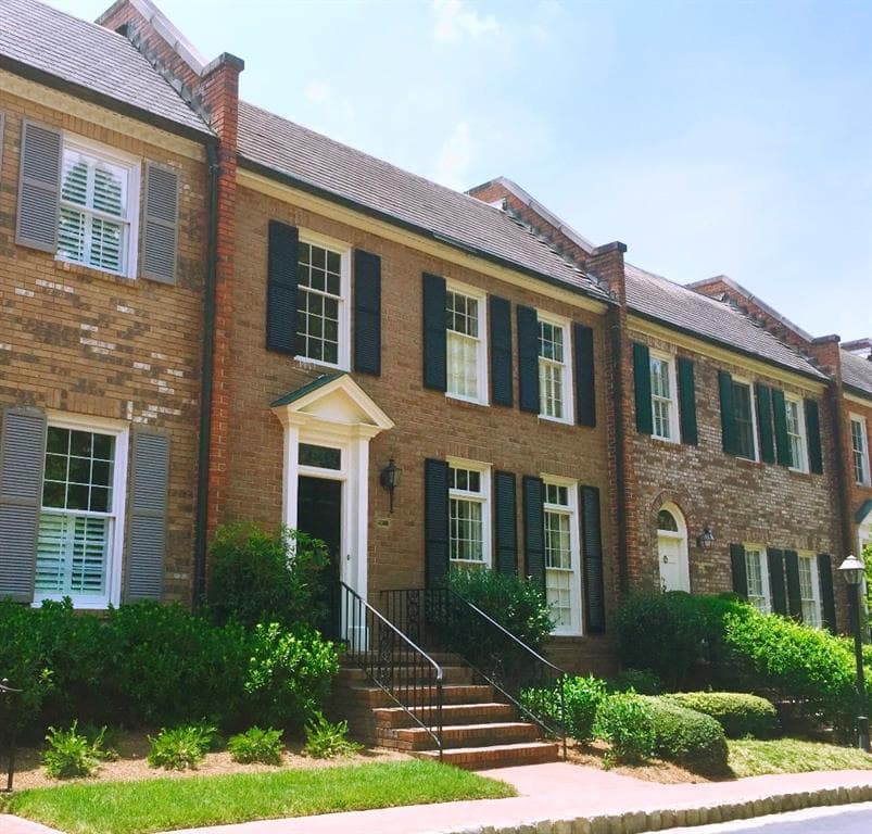 3 bedroom, 2,576 sq ft condominium sold at 206 Townsend Place, Atlanta, GA 30327